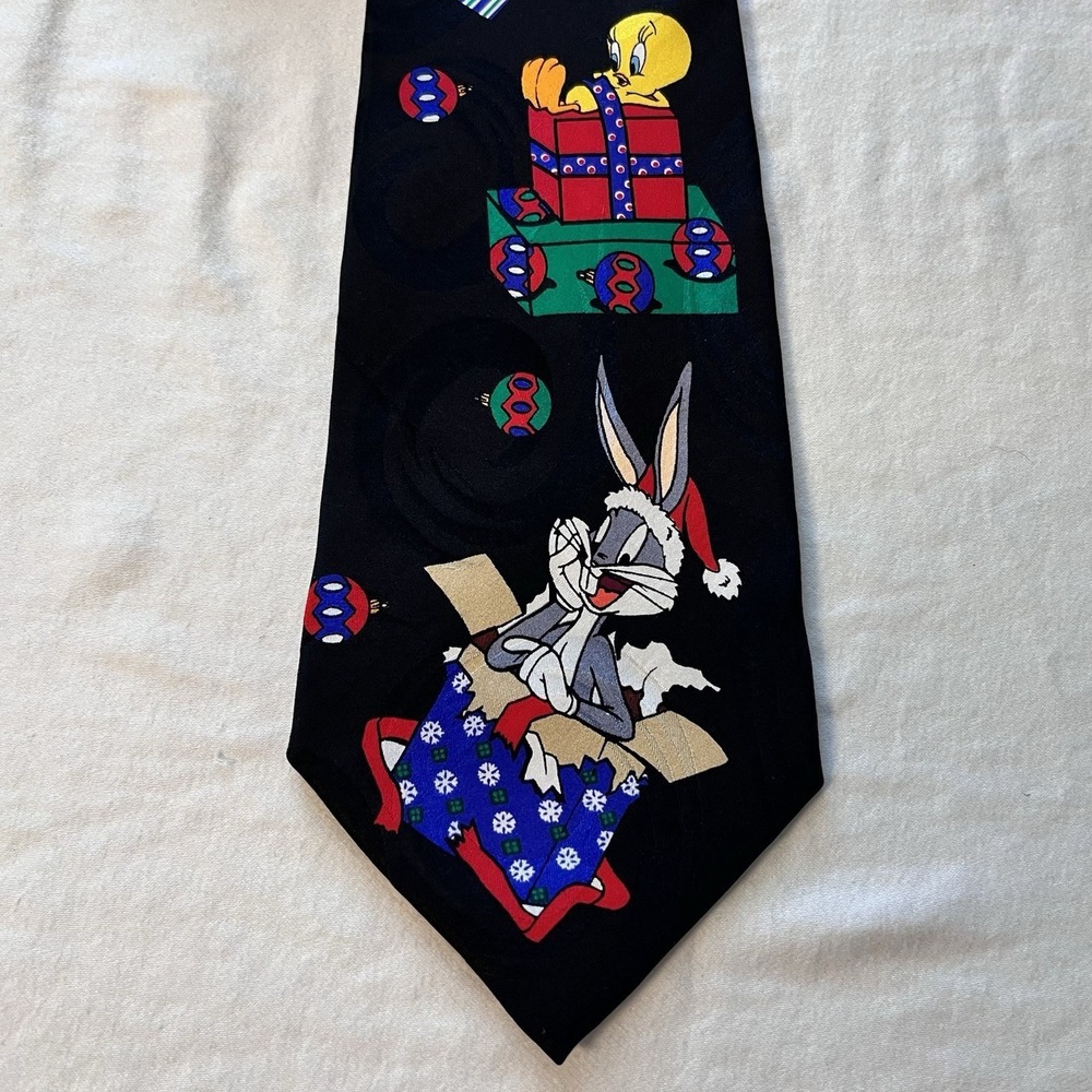 Vintage 1995 Looney Tunes Cartoon 100% Silk Christmas Holiday Theme Necktie Tie